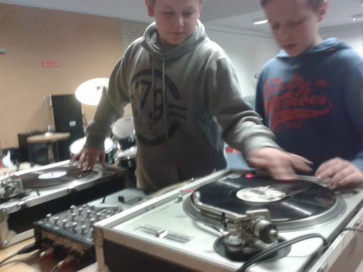 Schüler der DJ Schule..