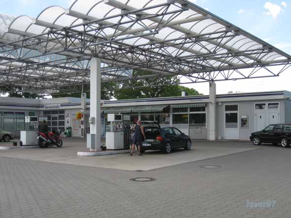 Bild 3 OIL! Tankstelle in Horst