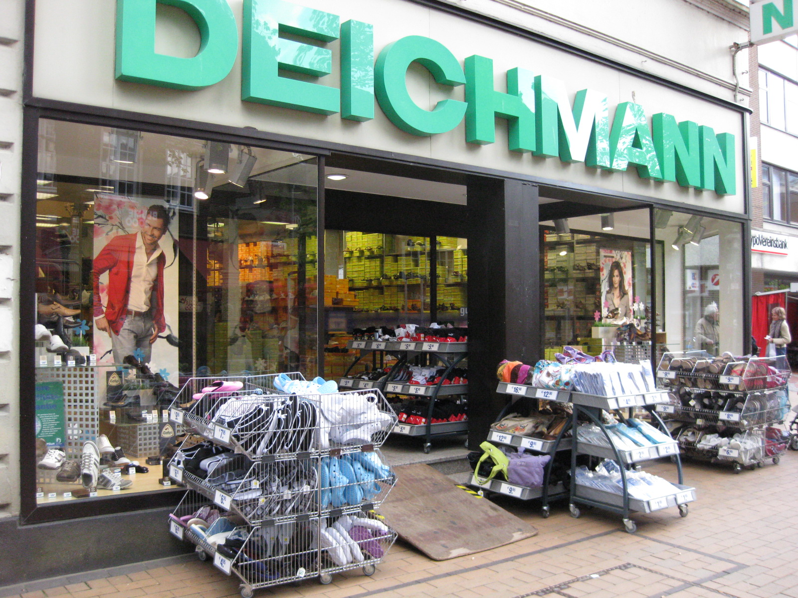 Bild 1 Deichmann-Schuhe in Elmshorn