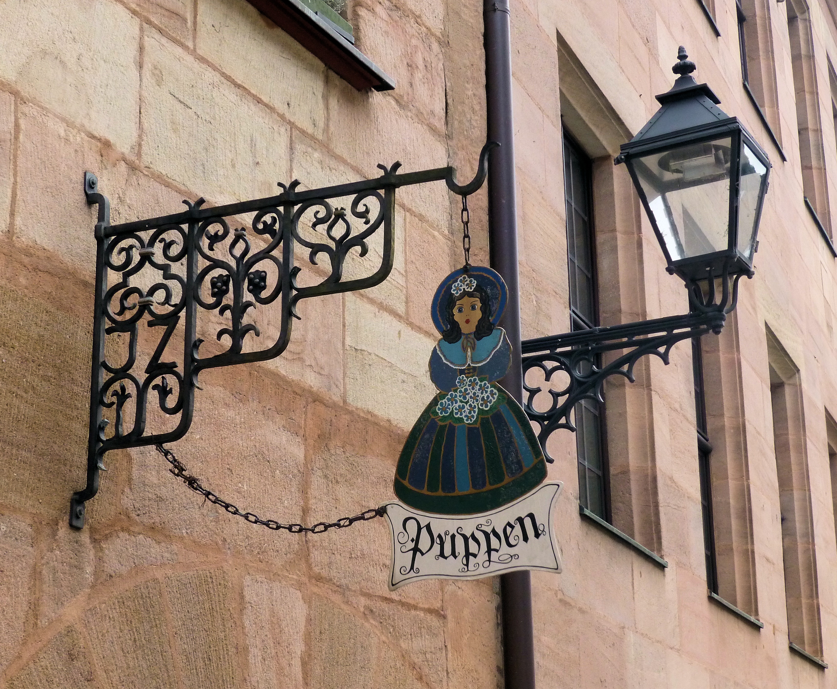 Bild 2 Puppendoktor Weihreter Rose in Nürnberg