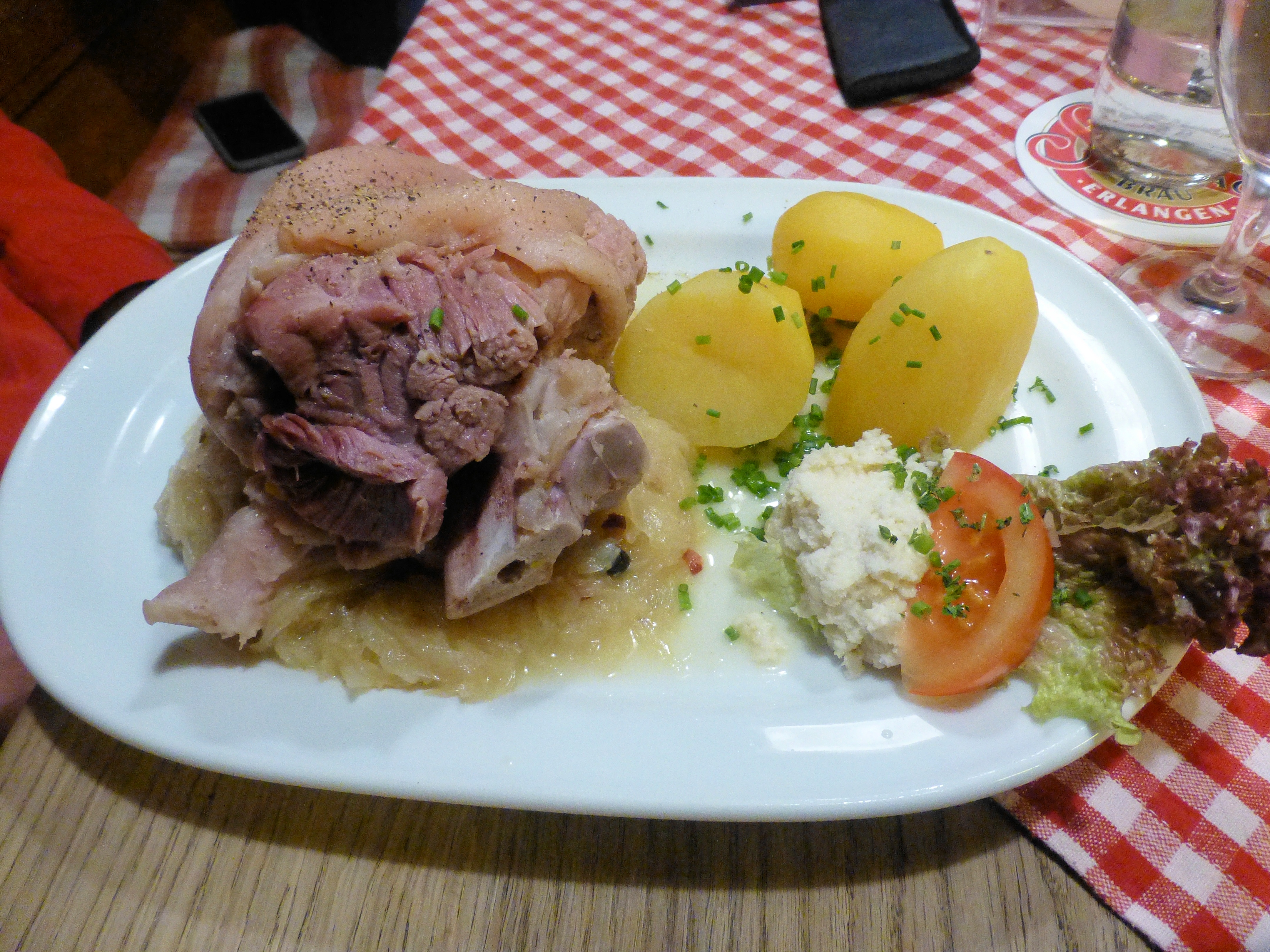 Eisbein mit Sauerkraut - und das mitten in Franken!;-)