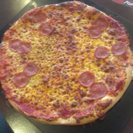 Salamie-Pizza wie sie nicht aussehen sollte!