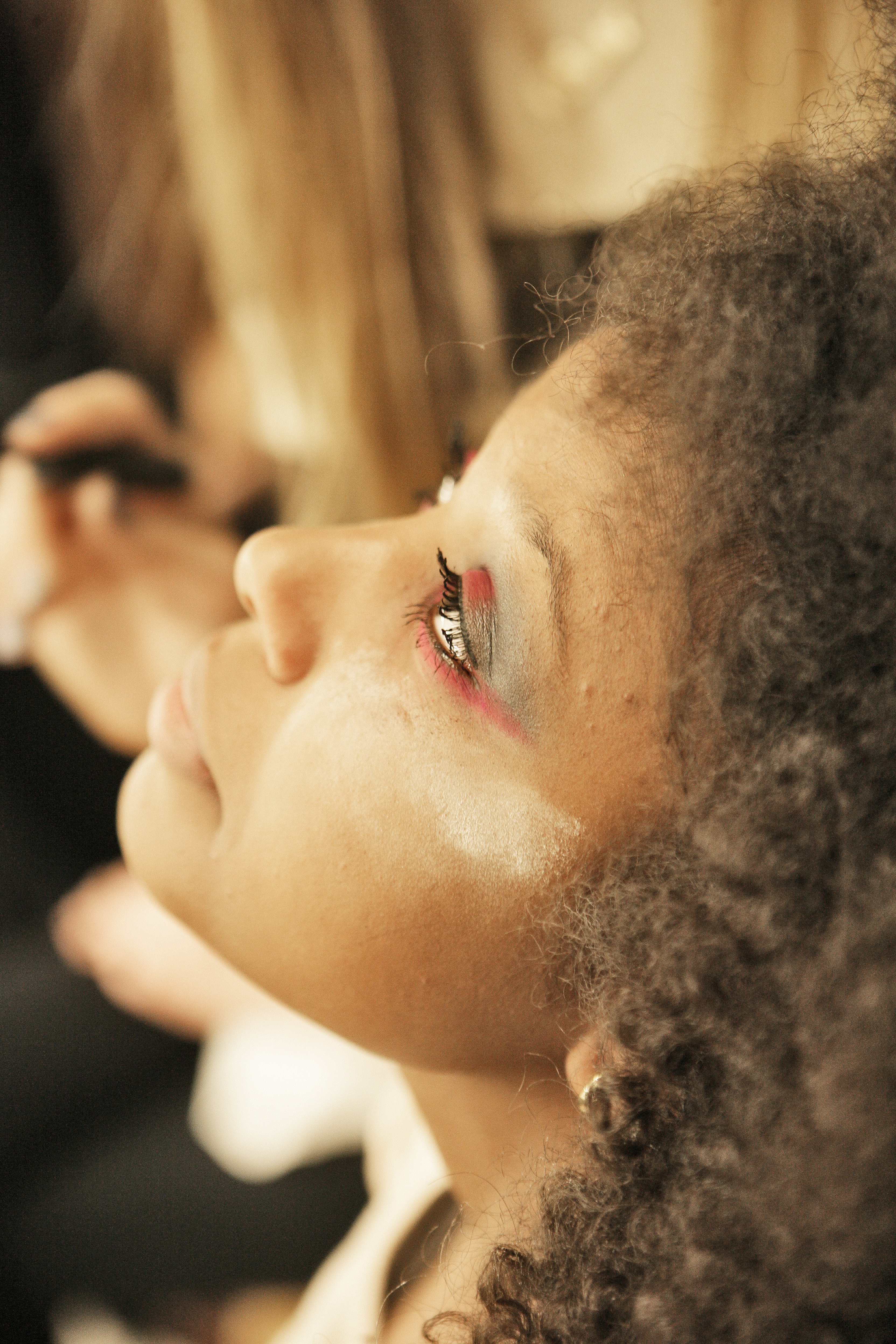 Backstage der Modenschau der M3-Akademie mit Frisuren und Stylings von Coupers