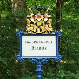 Zugang zum Park Branitz vom kostenpflichtigen Parkplatz