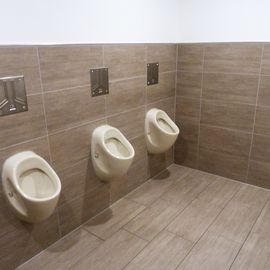 Landgasthof Neubauer
Herrentoilette, Pissoir,
blitzblank und sauber