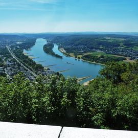 Rheinpanorama vom Drachenfels aus gesehen.
