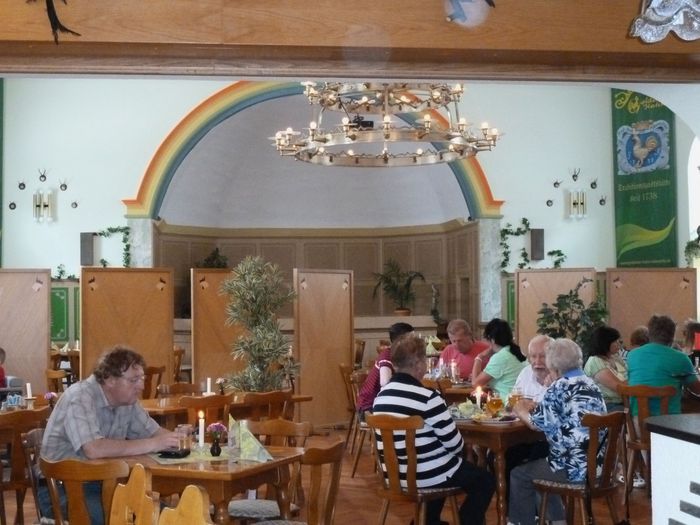 Gasthof Goldener Hahn in Chemnitz, Im oberen großen Speisesaal. Sieht fast aus wie das Innere einer ehemaligen Kapelle. 
