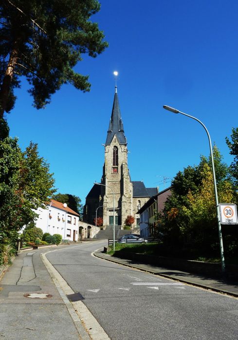 Frontansicht mit Eichbergstraße