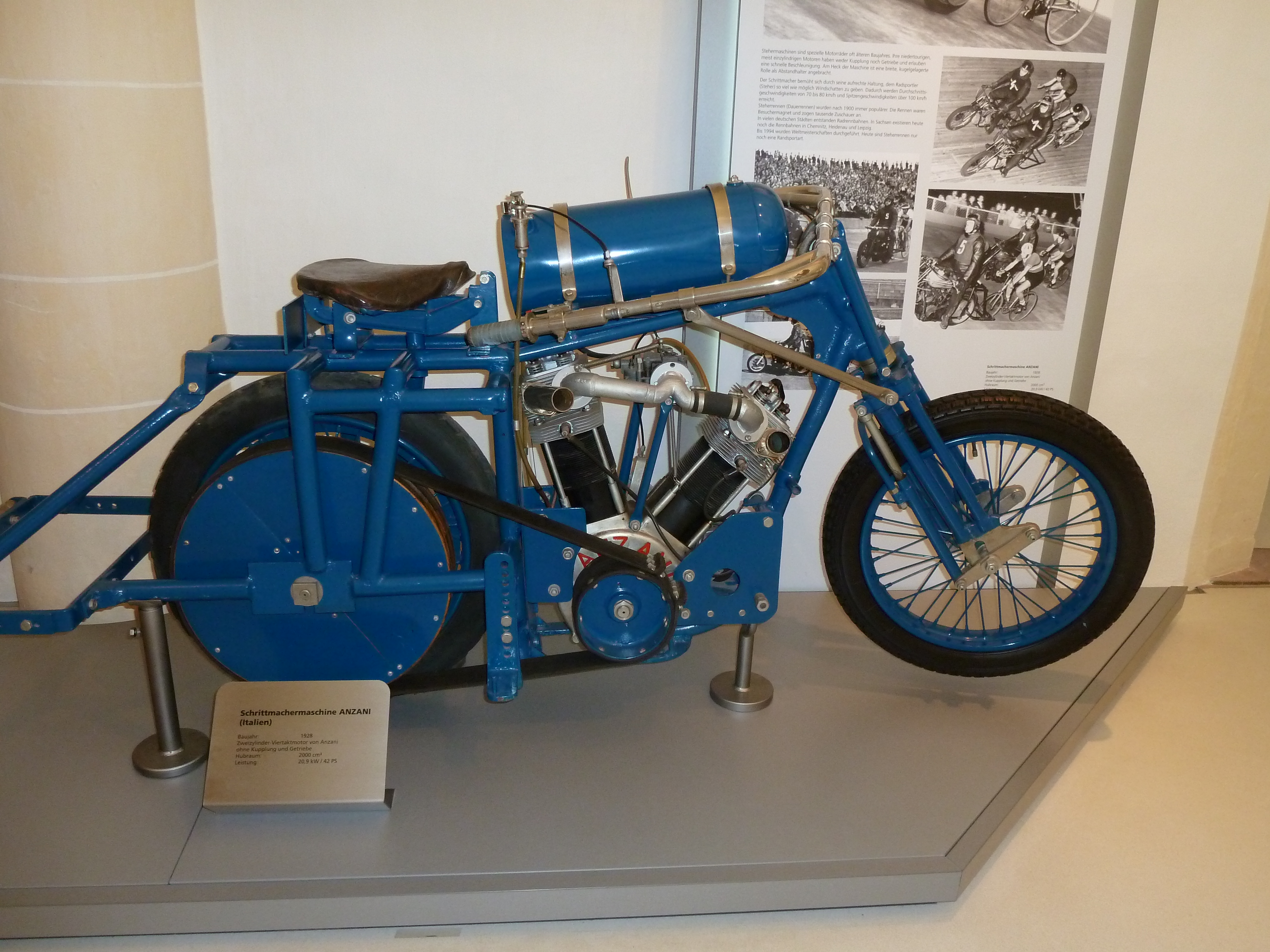 Motorradmuseum im Schloss Augustusburg
Schrittmachermaschine.