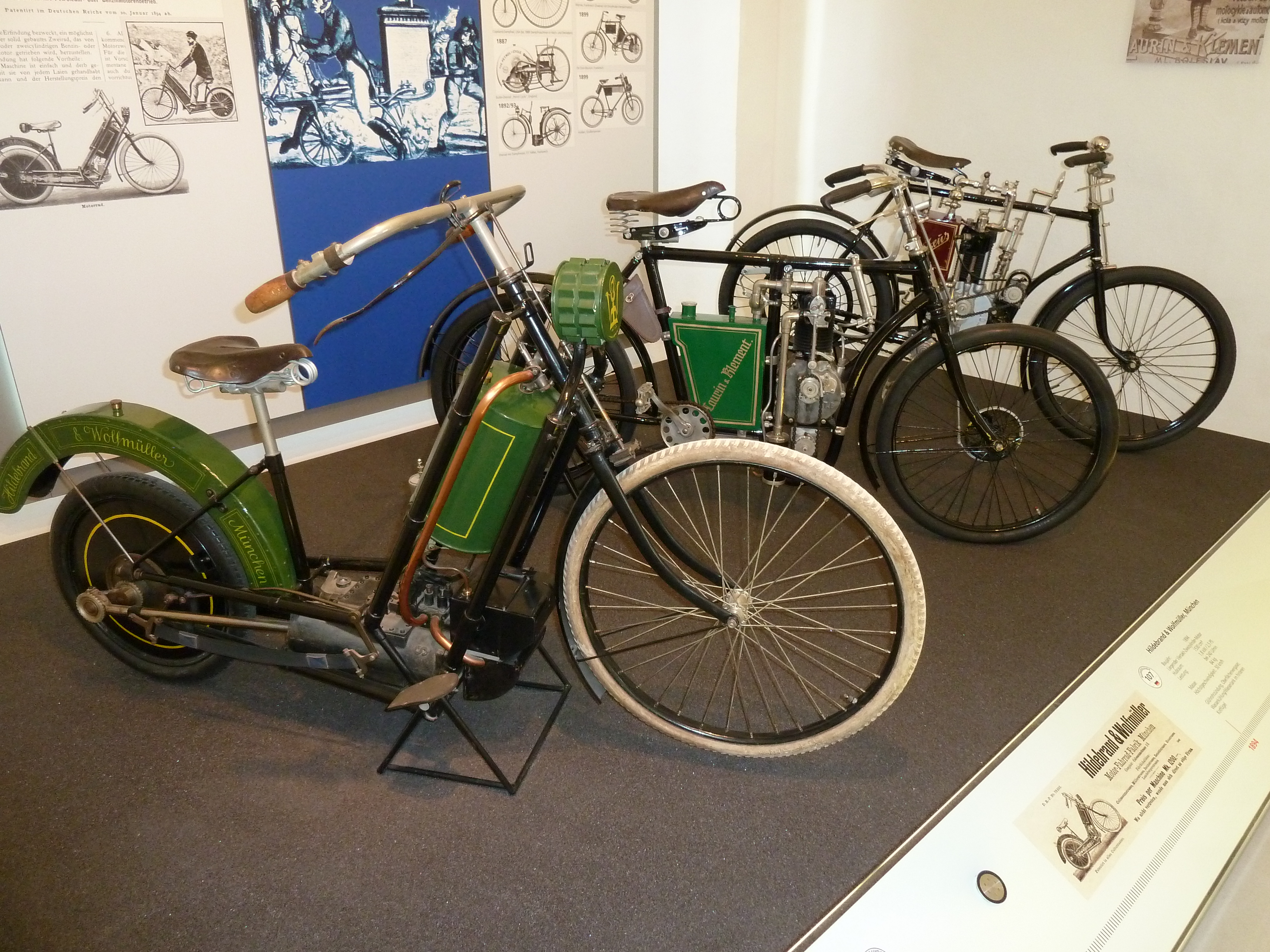 Motorradmuseum im Schloss Augustusburg 
Motorräder/Mopeds der frühen Generationen.