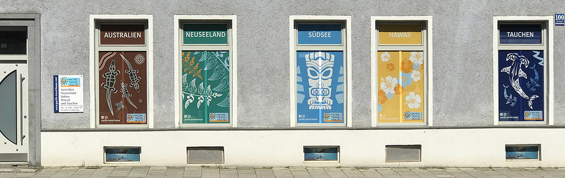 Fassade des Pacific Travel House Büros in München