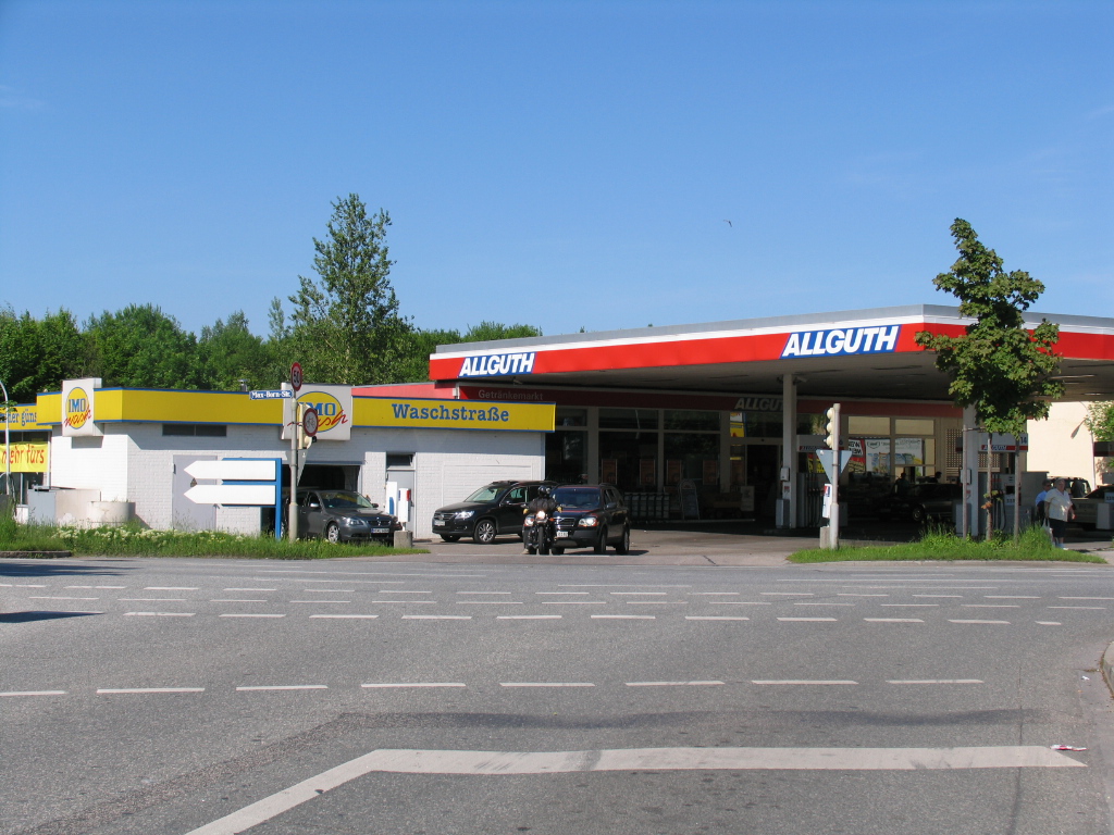 Bild 1 Aral Tankstelle in München