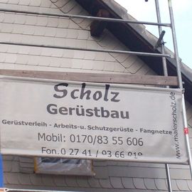 Werbeschild der Firma Gerüstbau Scholz an unserem Haus...ein komplettes Fenster wird überdeckt und das Zimmer liegt seit zwei Wochen im Dunkeln