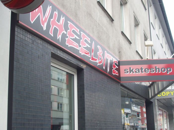 Der Skateshop Wheelbite.Der Laden liegt an einer Haupstraße, deswegen konnte ich kein Frontalfoto machen, ohne überfahren zu werden.