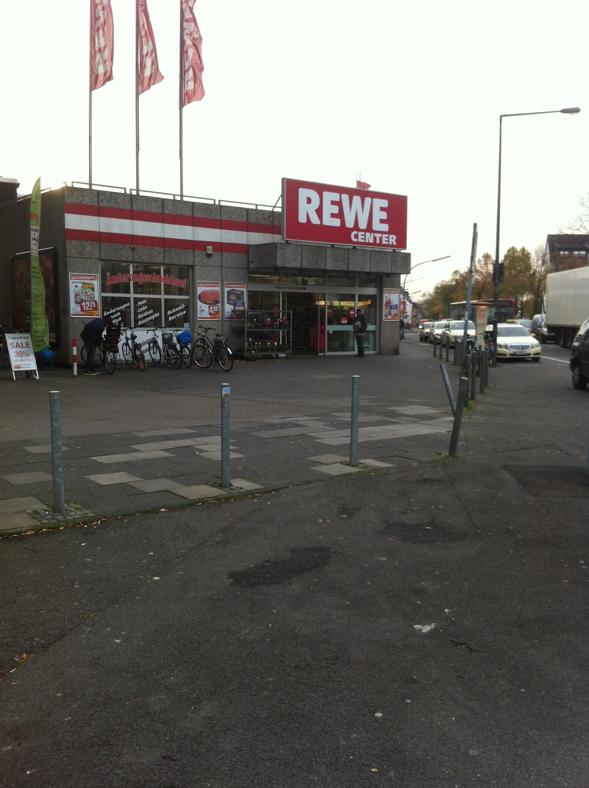 Bild 1 REWE Center in Köln