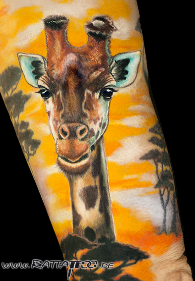 Giraffe, Africa Wildlife Tattoo, Rattattoo Freiburg #Rattattoo #rattattoofreiburg #tattoostudio #freiburg #tattoostudiofreiburg #tattoofreiburg #freiburgtattoo