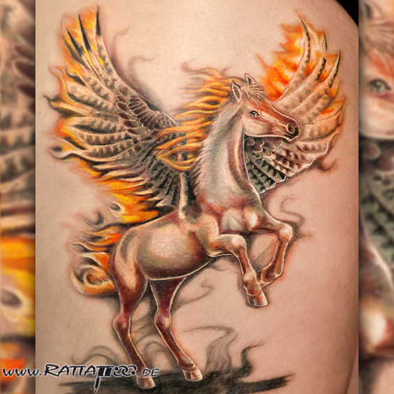 Pegasus. Feuerpferd in Farbe aus dem Rattattoo Tattoostudio in Freiburg.
