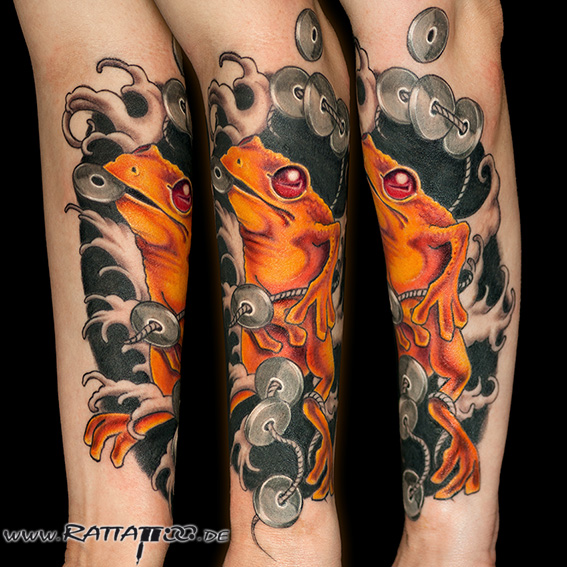 Chan Chu, geldgierige Kröte nach einer asiatischen Sage. Colortattoo aus dem Rattattoo Tattoostudio in Freiburg.
#chanchu #Geldkröte #Geldkrötentattoo #Kröte #Krötentattoo #asianlegend #asianlegendtattoo #toad #toedtattoo #color #colortattoo #femaletattooer #tattoodesign #tätowierer #tätowierung #tattooartist #realistic #tattoo #spezialist #tattoos #realistictattoo #portraittattoo #rattattoo #rattattoofreiburg #tattoostudio #freiburg #tattoostudiofreiburg #tattoofreiburg #freiburgtattoo #termin
