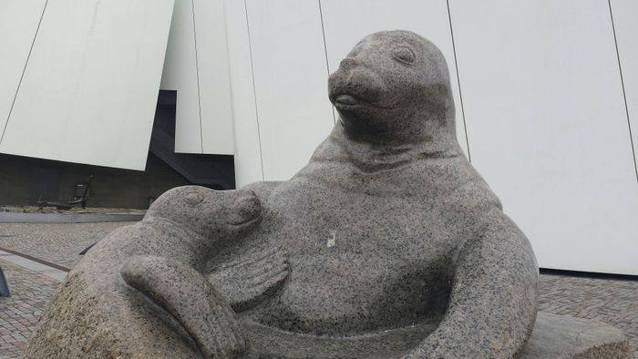 Seehund Skulptur vor dem Ozeaneum
