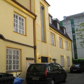 Das Studio befindet sich im Hinterhof der Landwehrstrasse 17. 