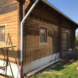 Fassadenreinigung / Holzfassade mit Trockeneisstrahlen gereinigt 