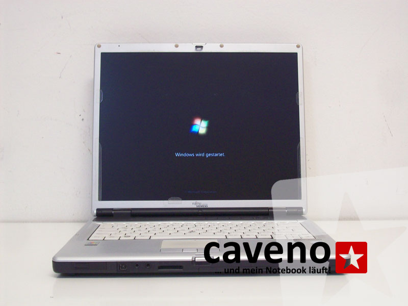 Bild zeigt ein repariertes Fujitsu-Siemens LifeBook E8110 Notebook, aus dem Service von Caveno in Berlin