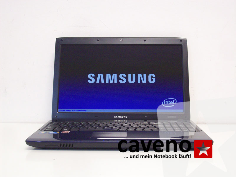Bild zeigt ein repariertes Samsung R580 Notebook, aus dem Service von Caveno in Berlin