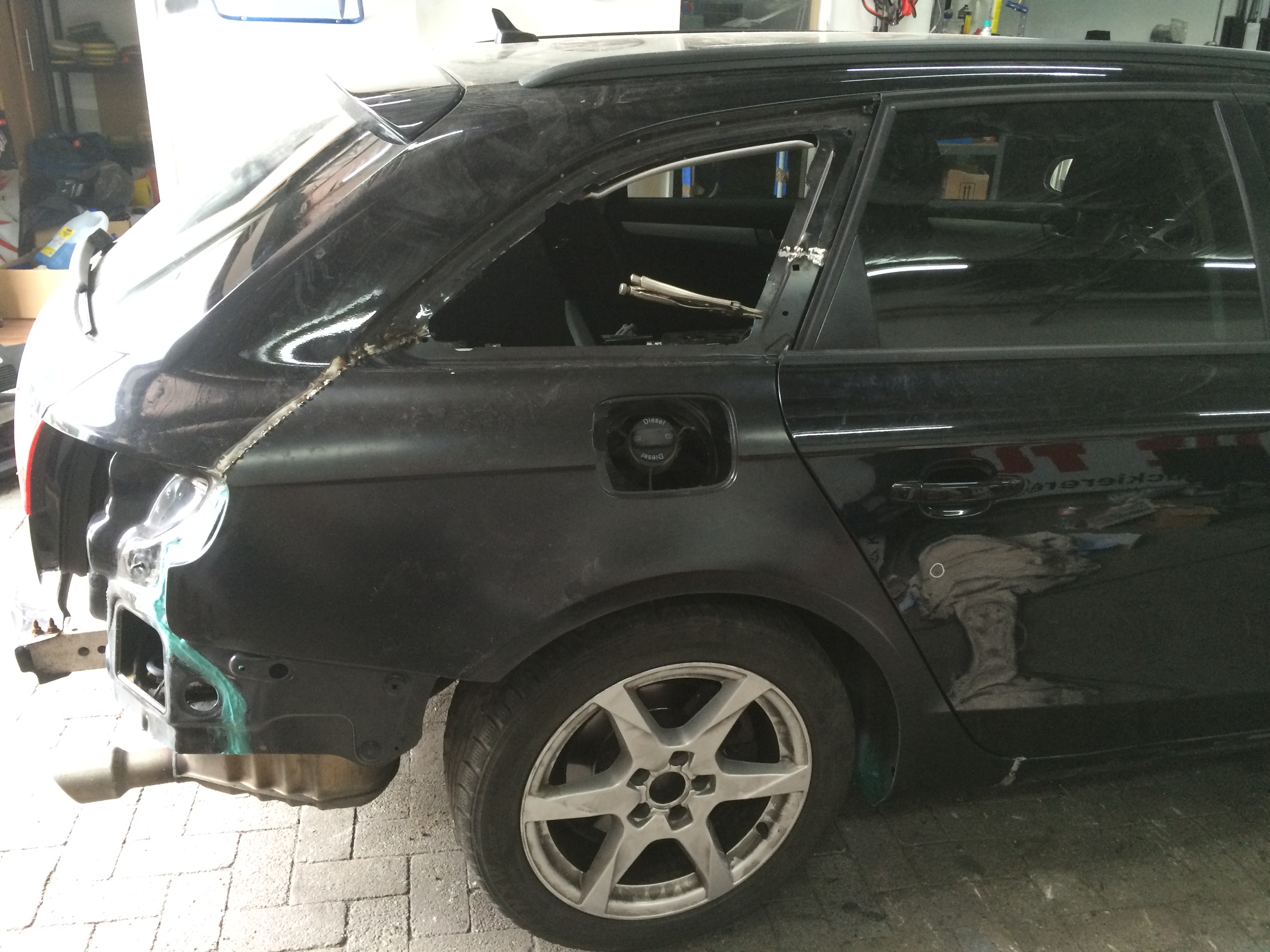 Bild 16 RZ Menden Unfall Reparatur Zentrum – Autoscheiben tönen & Autoglas Service – NRW in Menden (Sauerland)