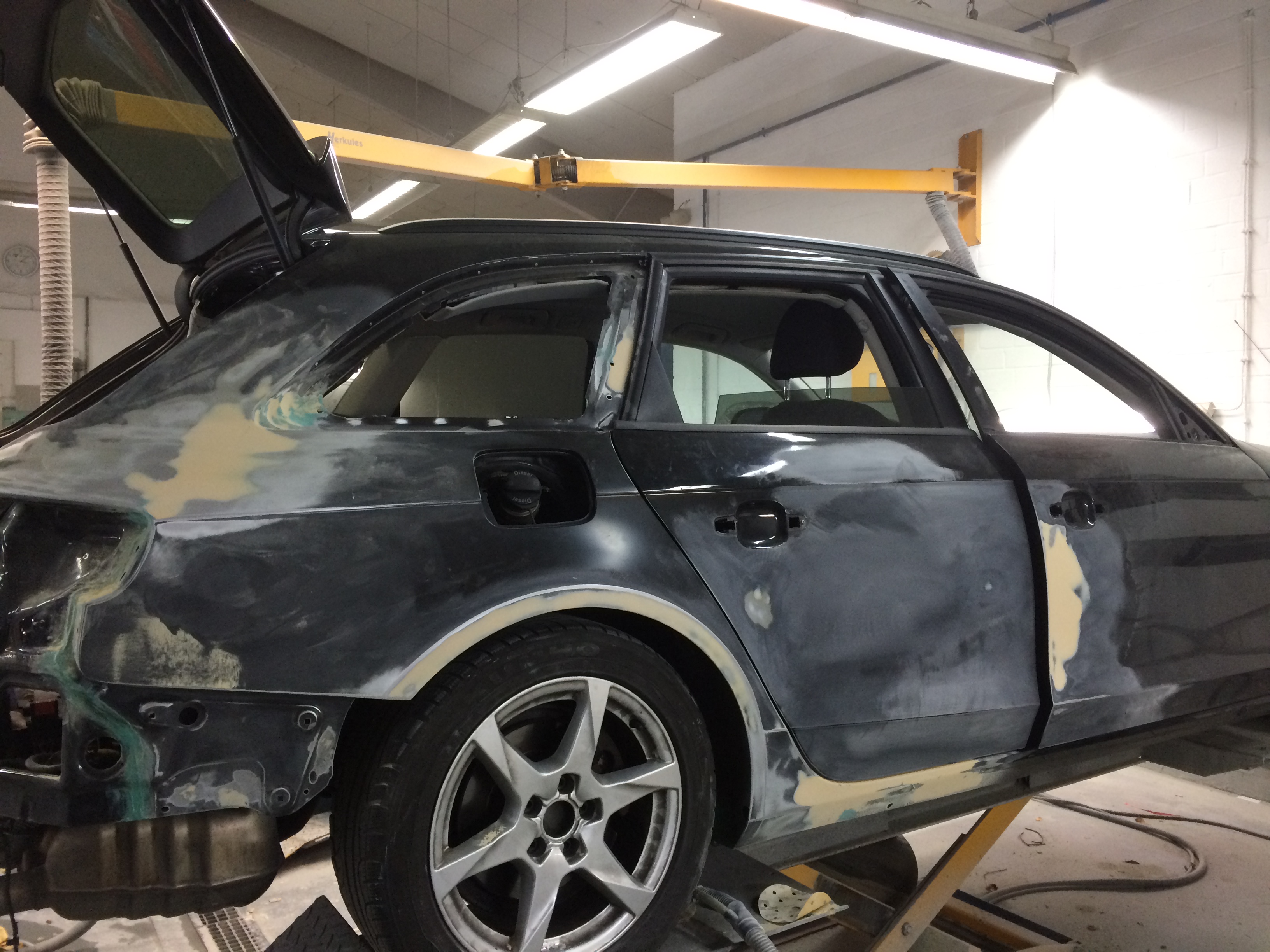 Bild 15 RZ Menden Unfall Reparatur Zentrum – Autoscheiben tönen & Autoglas Service – NRW in Menden (Sauerland)