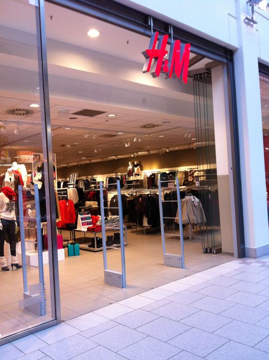 H&M Hennes & Mauritz, EKZ Sachsen-Allee