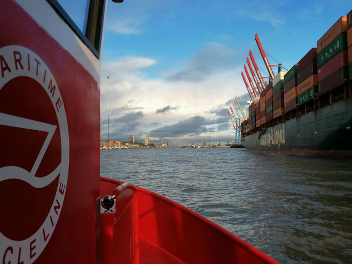 Containerschiff von der Maritime Circle Line