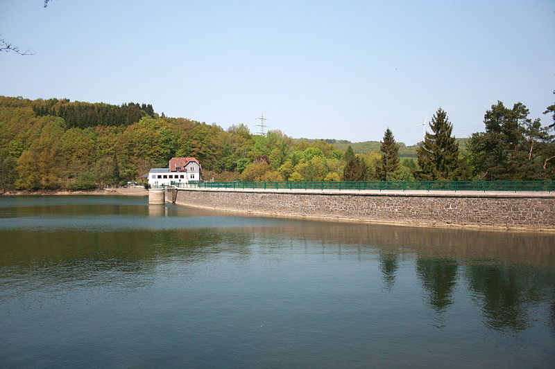 Öster-Sperrmauer mit Restaurant