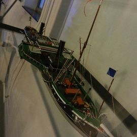Modell eines Schaufelraddampfers