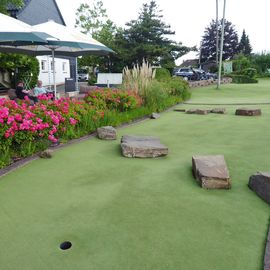 Minigolfparcours mit Flausche-Kunstrasen