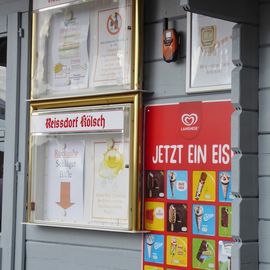 Ausrüstungs- Getränke- und Eisausgabe am Kiosk 'Loch 19'