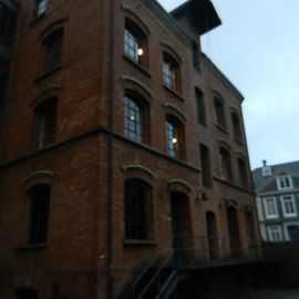 das historische Fabrikgebäude
