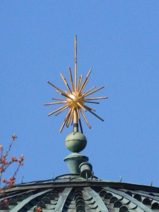 Tempel ohne Kreuz noch Halbmond