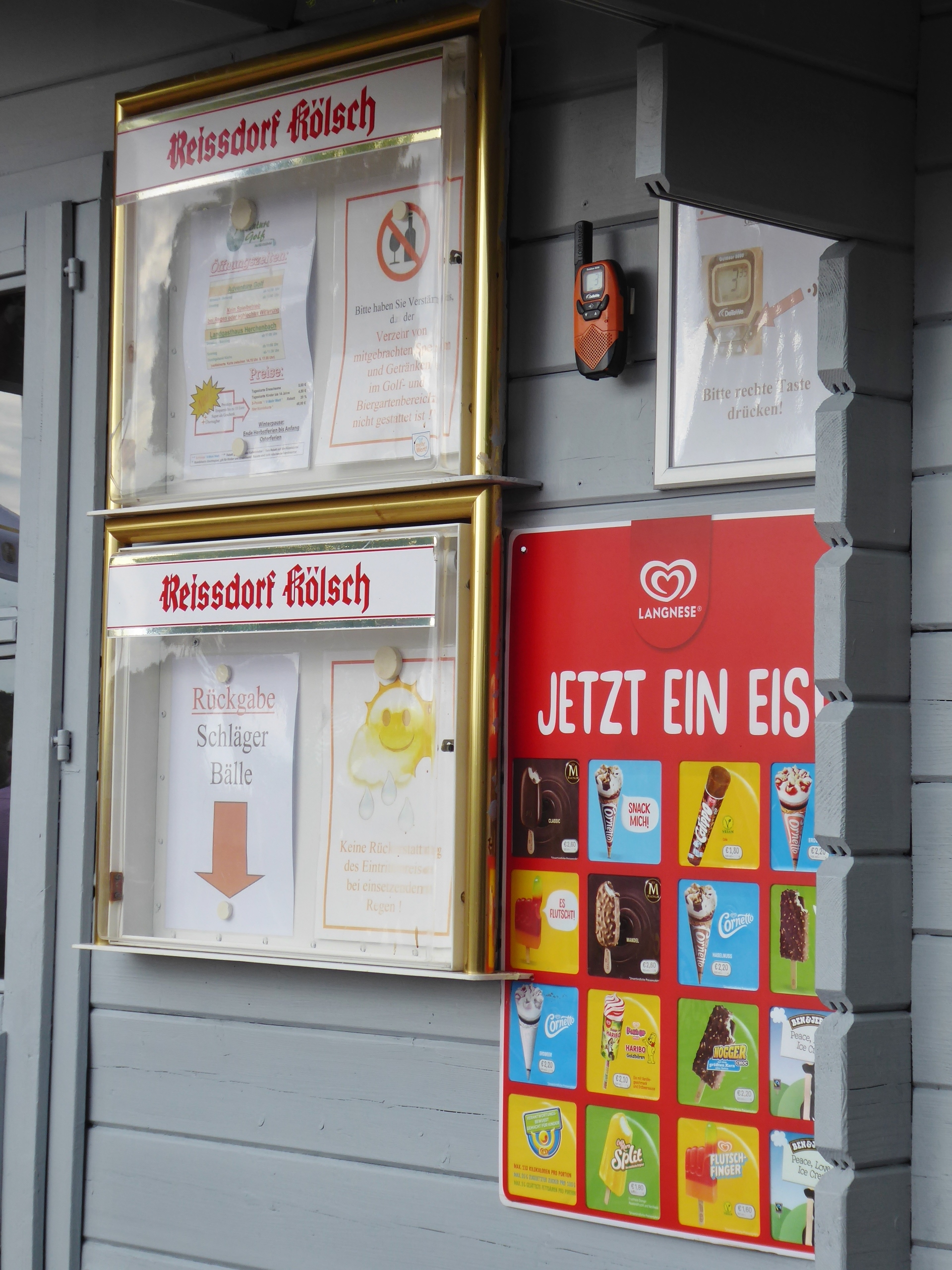 Ausrüstungs- Getränke- und Eisausgabe am Kiosk 'Loch 19'
