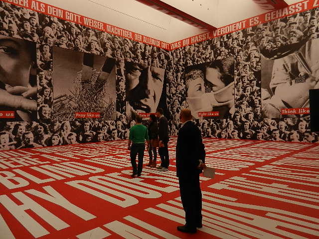 Barbara Kruger: Installation