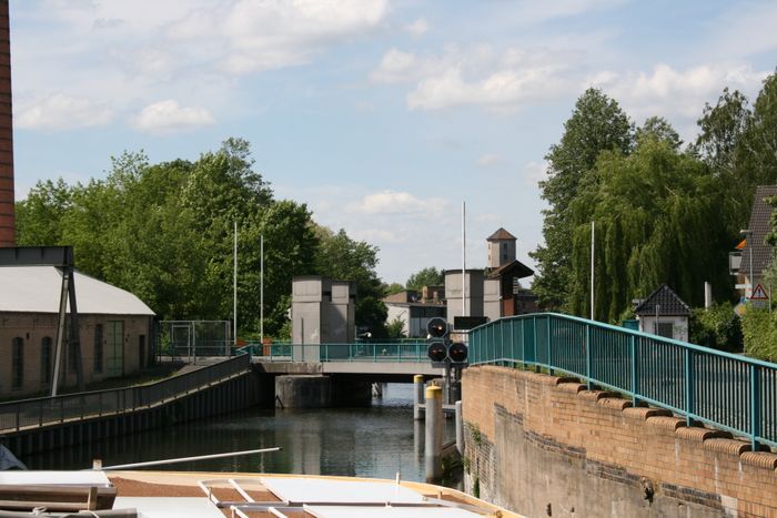 Hubbrücke Eberswalde über den Finowkanal. Die seltenen Öffnungszeiten zwingen zur Vorausplanung.