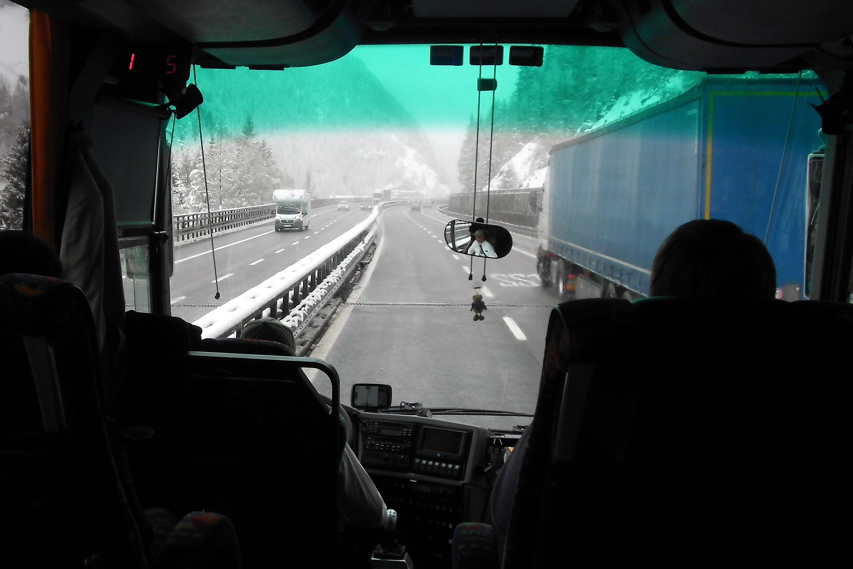 Mit dem Komfortbus über den verschneiten Brennerpass - Foto vom 28.4.2017