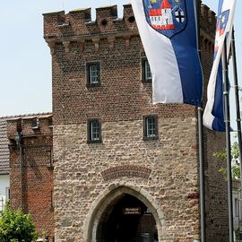 In diesem herrlichen Turm (dem Bonntor) befindet sich die Weinstube.