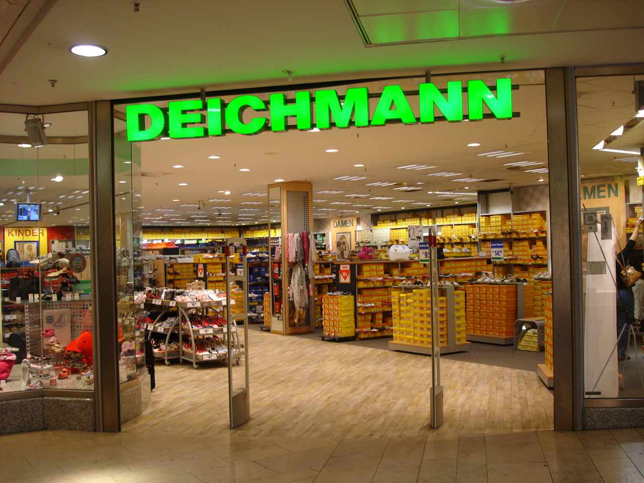 Bild 1 Deichmann-Schuhe in Essen