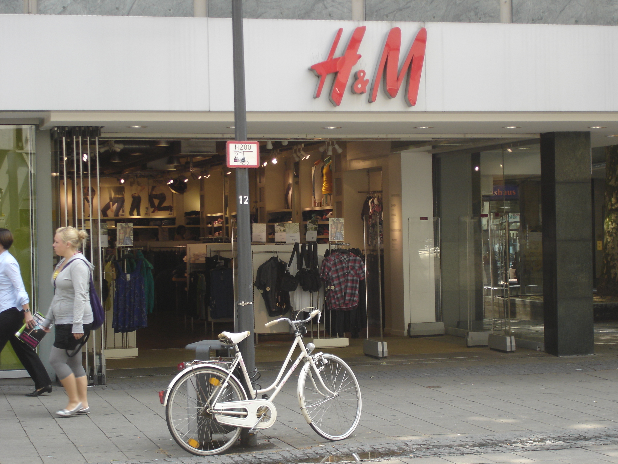 Bild 1 H & M Hennes & Mauritz B.V. & Co.KG in Essen