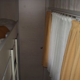 kleiner Schlafraum mit Doppelstockbett