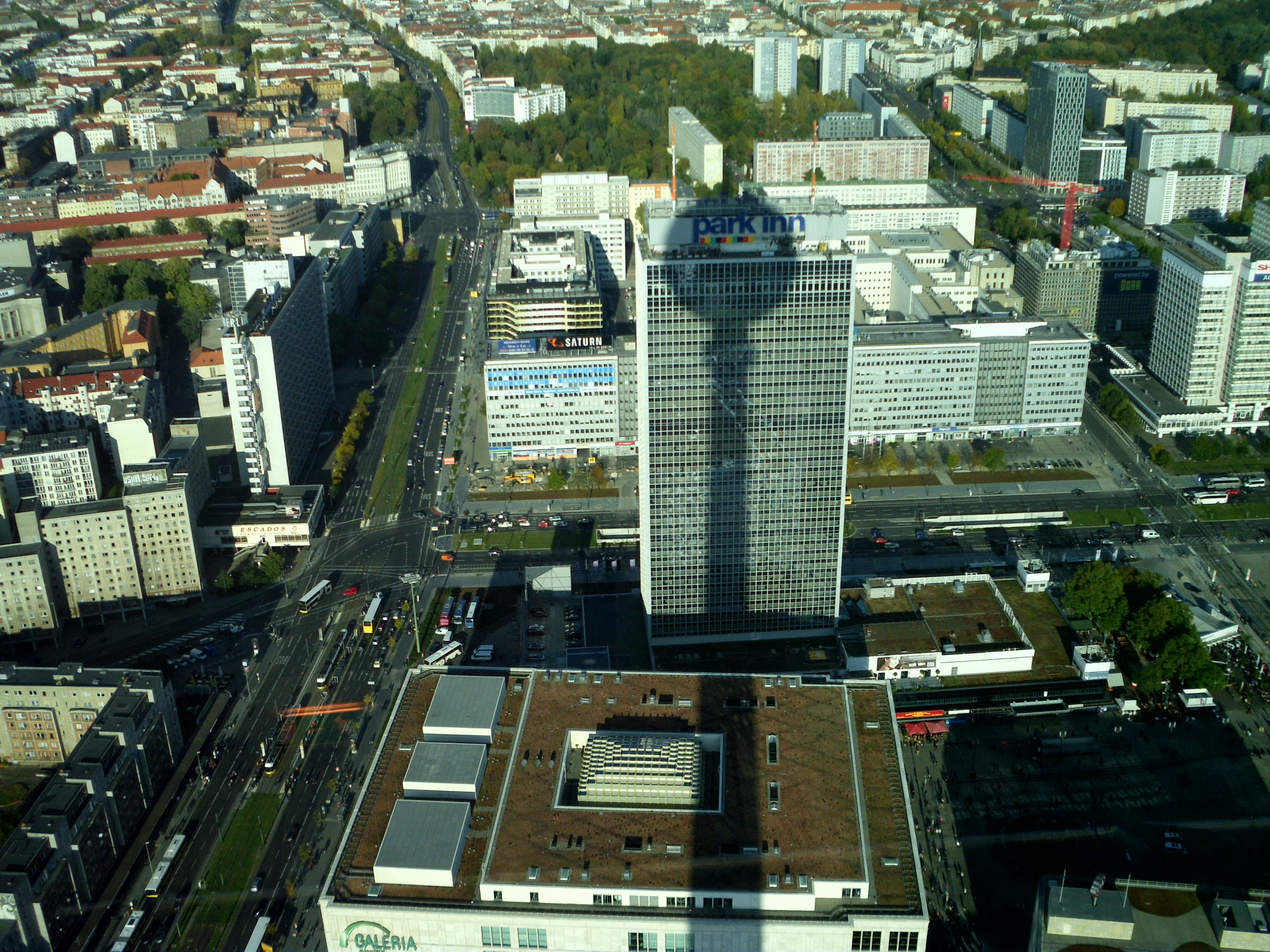 Blick vom Fernsehturm auf&acute;s Park Inn