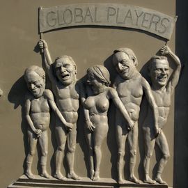 Triptychon "Ludwigs Erbe" von Bildhauer Peter Lenk in Bodman-Ludwigshafen