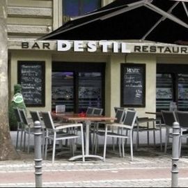 Bar Destil, neben Club Diamonds