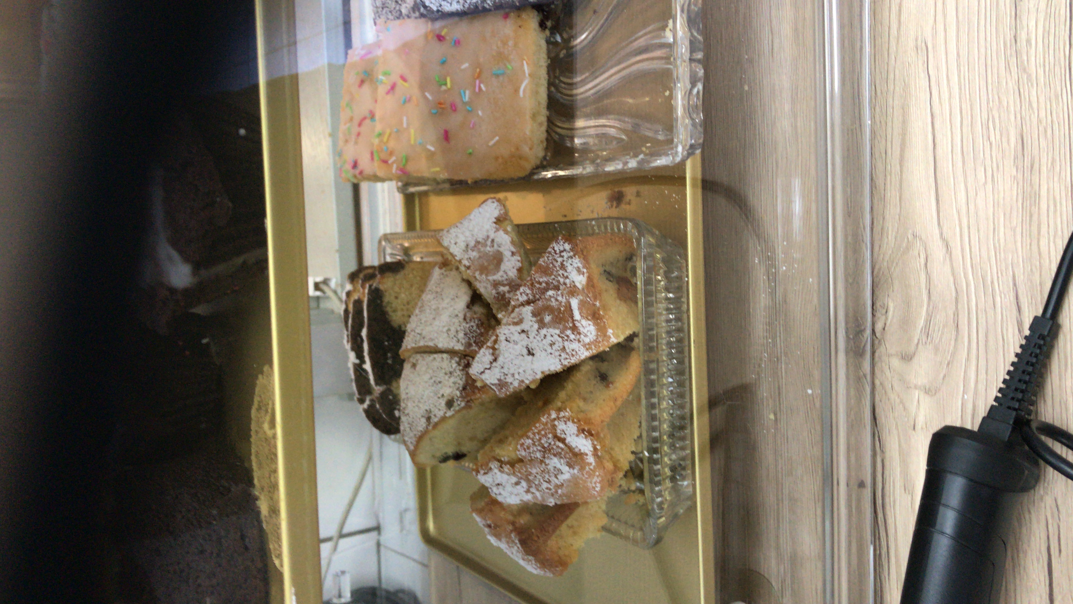 Selbstgebackender Kuchen im Kunddn-Cafe