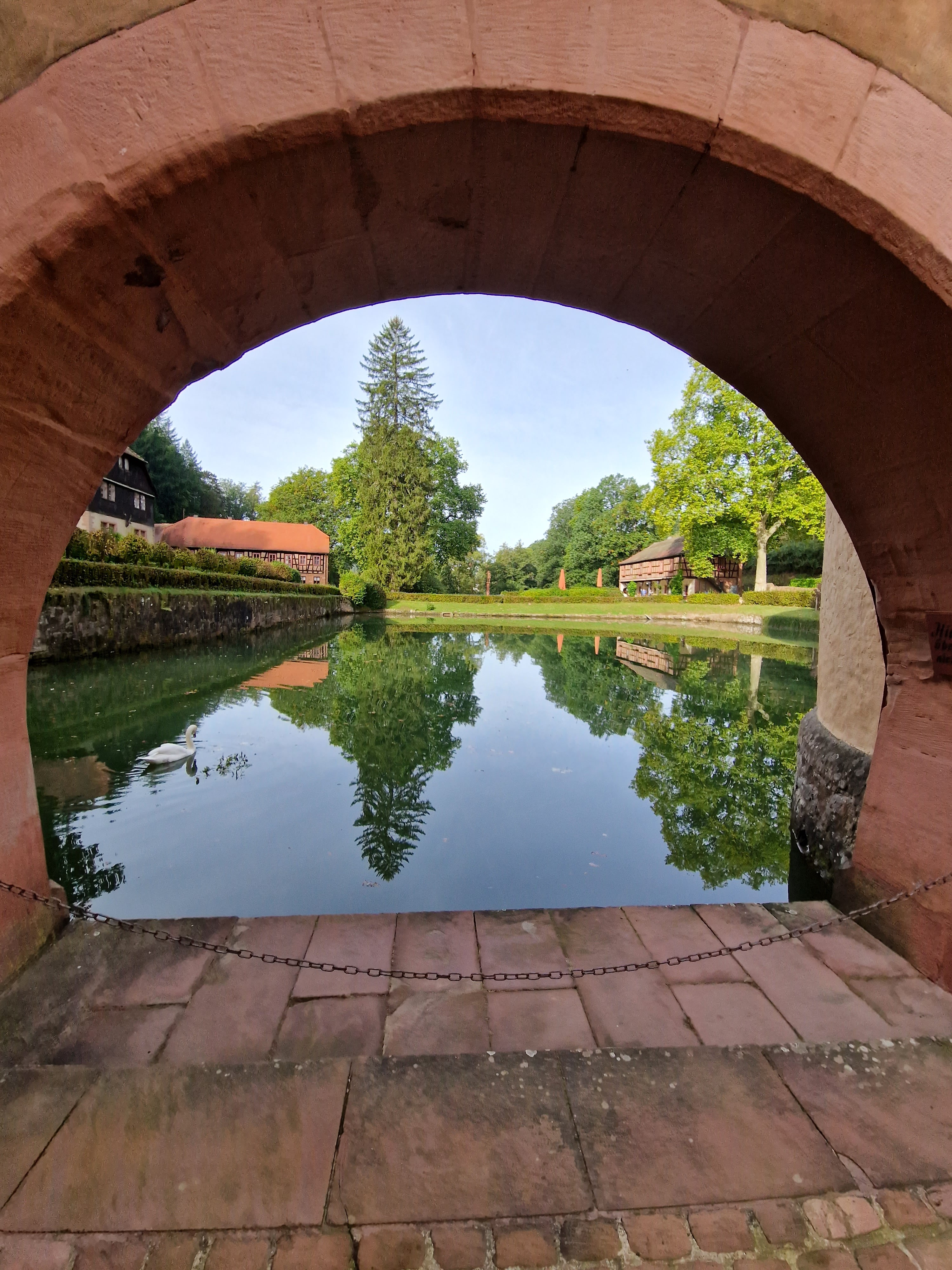 Bild 2 Schloss Mespelbrunn Schlossverwaltung in Mespelbrunn